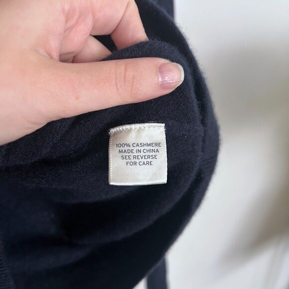 Everlane 100% The Cashmere Navy Blue V-Neck Sweater Size Medium - Picture 5 of 7